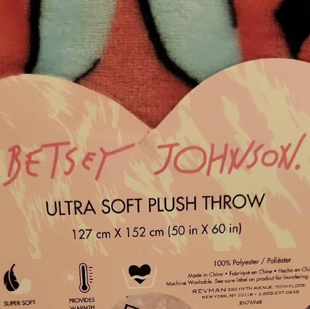 Betsey Johnson Pink Plush Blanket with Skulls and Bows NWT - Picture 2 of 7